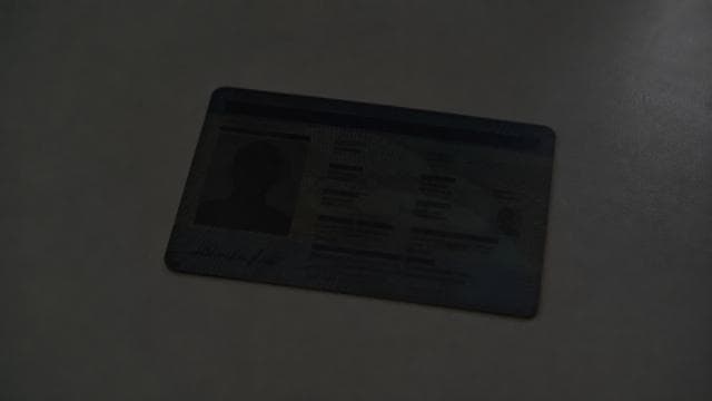 Documento capturado en un ambiente con poca luz