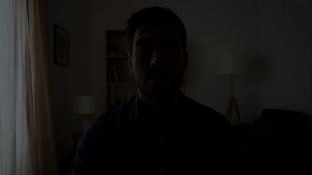 Rostro capturado en un ambiente con muy poca luz