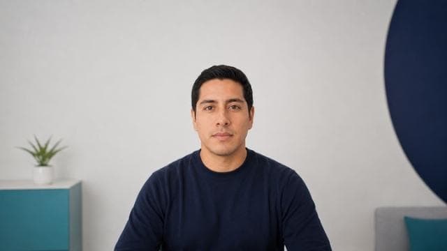 Rostro demasiado lejos, ocupando poco del encuadre